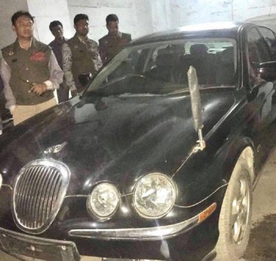 জব্দ করা জাগুয়ার গাড়ি