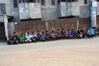 সহপাঠীকে বহিষ্কারের প্রতিবাদে হল ছাড়লো রাবিপ্রবি’র শিক্ষার্থীরা