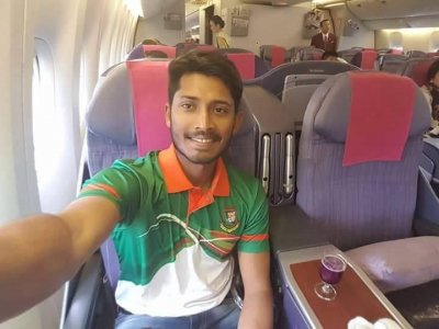 বিমানে এনামুল হক বিজয়