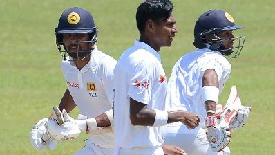 শ্রীলঙ্কাকে আটকাতে মুস্তাফিজের আঘাত