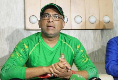 লঙ্কানদের ৫০০ রানের নিচে আটকে সন্তুষ্ট হাথুরুসিংহে
