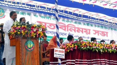 রাজশাহীতে জঙ্গিবিরোধী মতবিনিময় সভায় বক্তব্য রাখছেন স্বরাষ্ট্রমন্ত্রী আসাদুজ্জামান খাঁন