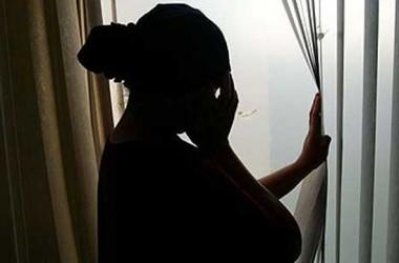 ‘সম্মানের’ টানাপড়েনে মধ্যবিত্ত নারী
