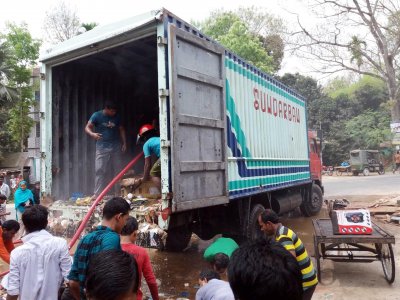 সুন্দরবন কুরিয়ার সার্ভিসের গাড়িতে আগুন, কোটি টাকার ক্ষতি