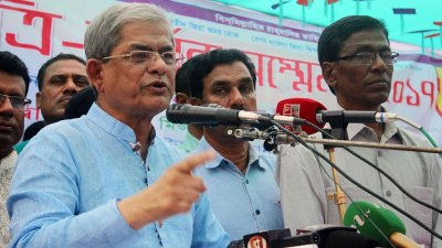 ঠাকুরগাঁওয়ে উপজেলা বিএনপির ত্রিবার্ষিক সম্মেলনে বক্তব্য রাখছেন মির্জা ফখরুল ইসলাম আলমগীর
