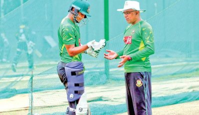 সাকিবকে ‘ম্যাচের পরিস্থিতি’ বুঝতে বললেন কোচ