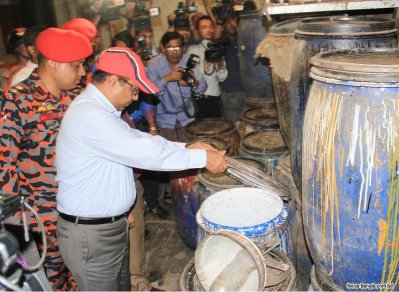 কেমিক্যাল গোডাউন ও দোকানের বিরুদ্ধে অভিযান