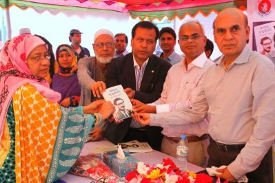 দোহারে চারশ শিক্ষকের মাঝে বঙ্গবন্ধুর ‘অসমাপ্ত আত্মজীবনী’ বিতরণ