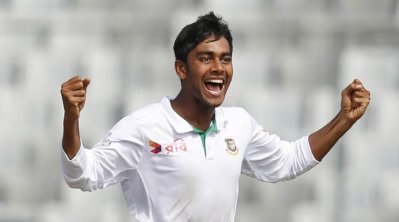 মিরাজের জোড়া আঘাতে ৩ উইকেট নেই শ্রীলঙ্কার 