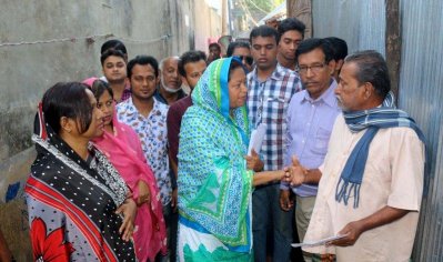 প্রচারণায় আওয়ামী লীগের প্রার্থী আঞ্জুম সুলতানা সীমা