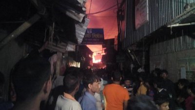 কড়াইল বস্তিতে আগুন