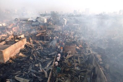 পুড়ে যাওয়া কড়াইল বস্তি যেন ধ্বংসনগরী