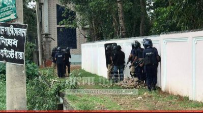বড়হাটের জঙ্গি আস্তানায় সোয়াটের অভিযান