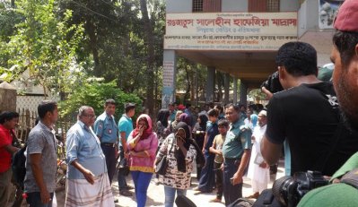 রাউধাকে সমাহিত করতে রাজশাহীতে আসেন তার পরিবারের সদস্যরা