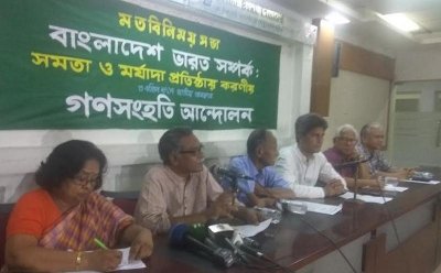 বক্তব্য রাখছেন আনু মুহাম্মদ