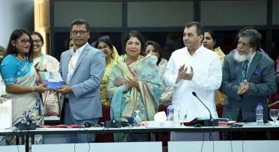সায়মা ওয়াজেদ হোসেনের গ্রন্থের মোড়ক উন্মোচনের মুহূর্ত
