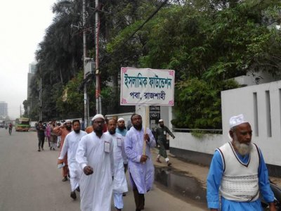 ওলামা মাশায়েখ মহাসম্মেলনে যোগ দিতে আসা মুসল্লিরা