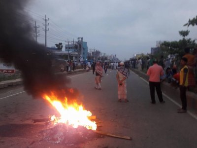 ইয়াবাসহ আ.লীগ নেতা গ্রেফতার, প্রতিবাদে মহাসড়ক অবরোধ