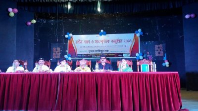 ‘বিতর্কে রক্তারক্তি নেই কিন্তু তলোয়ার চালানো যায়’