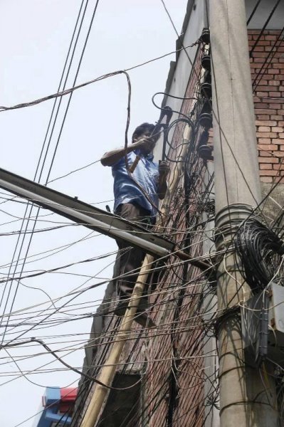 হাজারীবাগে গ্যাস, পানি, বিদ্যুতের সংযোগ বিচ্ছিন্ন করা হচ্ছে