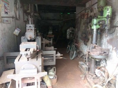 বিদ্যুৎ না থাকায় লেদ কারখানার কাজ বন্ধ