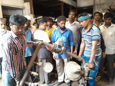 হাজারীবাগে গ্যাস, পানি, বিদ্যুতের সংযোগ বিচ্ছিন্ন করা হচ্ছে