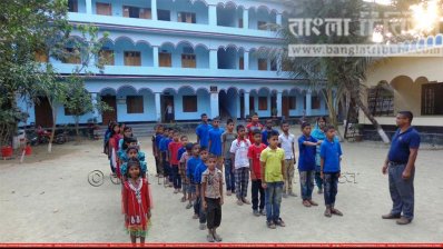 অরকা-হোমসে শিশুদের শরীর চর্চা করানো হচ্ছে