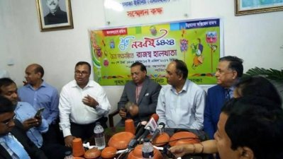 এনবিআরের &lsquo;হালখাতা&rsquo; অনুষ্ঠানে উপস্থিত ব্যবসায়ীরা