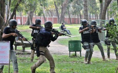 রমনার বটমূলে শেষ মুহূর্তের মহড়ায় আইনশৃঙ্খলা বাহিনীর সদস্যরা (ছবি- ফোকাস বাংলা)