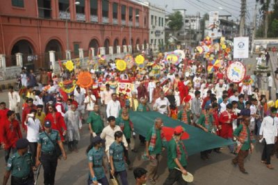 বরিশালে আনন্দ শোভাযাত্রা