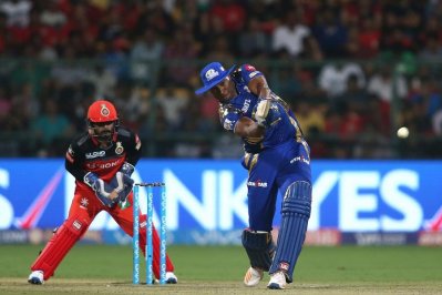 পোলার্ডের ব্যাটে জিতেছে মুম্বাই