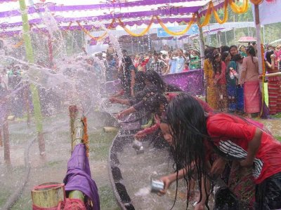 মারমাদের ঐতিহ্যবাহী সাংগ্রাই উৎসব 