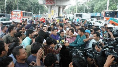 ভ্রাম্যমাণ আদালতের অভিযানের উদ্বোধনকালে সড়ক পরিবহন ও সেতুমন্ত্রী