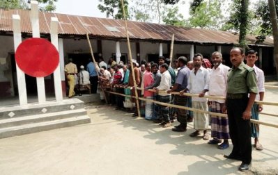 বাউরায় বিলুপ্ত ছিটমহলে ইউপি নির্বাচনের ভোট চলছে