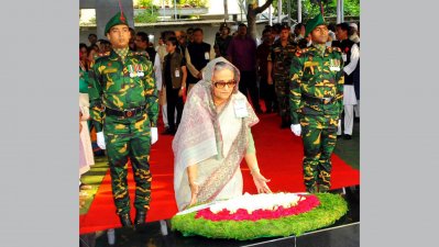 মুজিবনগর দিবসে বঙ্গবন্ধুর প্রতিকৃতিতে প্রধানমন্ত্রীর শ্রদ্ধা (ছবি- ফোকাস বাংলা)