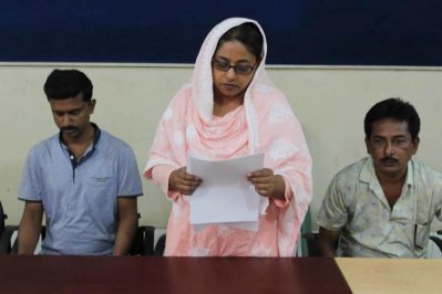 সংবাদ সম্মেলনে শাওনের ফুপু
