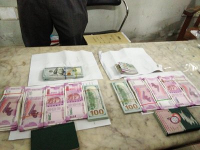 বেনাপোলে বিপুল পরিমাণ বৈদেশিক মুদ্রা জব্দ