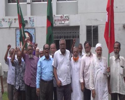 কিশোরগঞ্জে আনন্দ মিছিল ও মিষ্টি বিতরণ