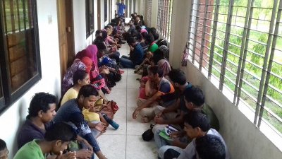 রংপুর বেগম রোকেয়া বিশ্ববিদ্যালয়ে শিক্ষার্থীদের প্রক্টর কার্যালয় ঘেরাও