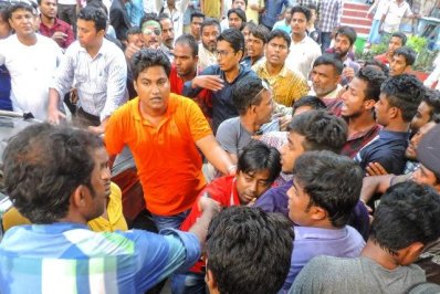 চট্টগ্রামে সমাবেশে স্লোগান দেওয়াকে কেন্দ্র করে ছাত্রদলের দু&rsquo;পক্ষে সংঘর্ষ