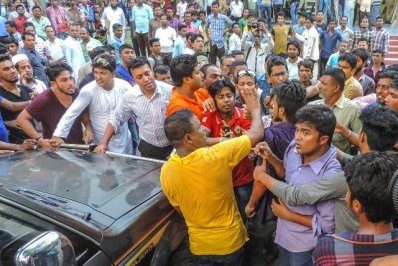 চট্টগ্রামে সমাবেশে স্লোগান দেওয়াকে কেন্দ্র করে ছাত্রদলের দু&rsquo;পক্ষে সংঘর্ষ