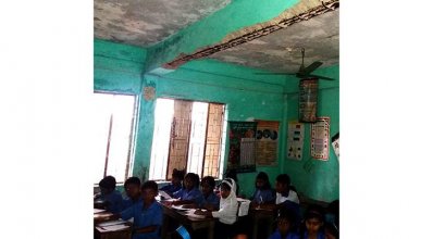 মাগুরায় পরিত্যক্ত ভবনে শিক্ষার্থীদের পাঠদান চলছে