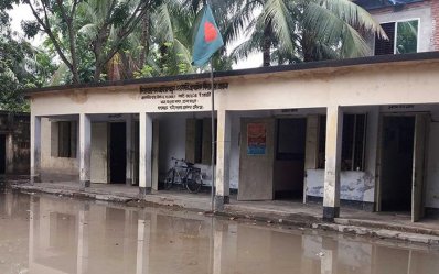 মাগুরায় ঝুঁকি নিয়েই পরিত্যক্ত ভবনে চলছে পাঠদান