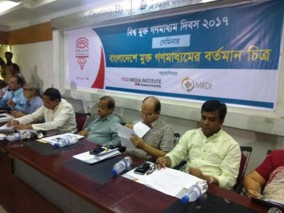 জাতীয় প্রেস ক্লাবে বাংলাদেশে মুক্ত গণমাধ্যমের বর্তমান চিত্র বিষয়ক সেমিনারে তথ্যমন্ত্রী হাসানুল হক ইনুসহ অতিথিরা