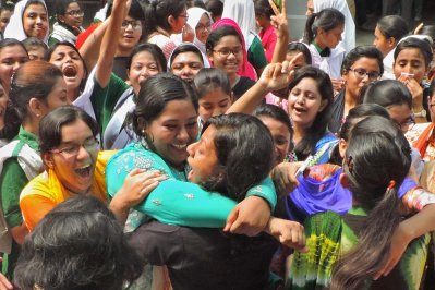 ফল প্রকাশের পর শিক্ষার্থীদের উল্লাস