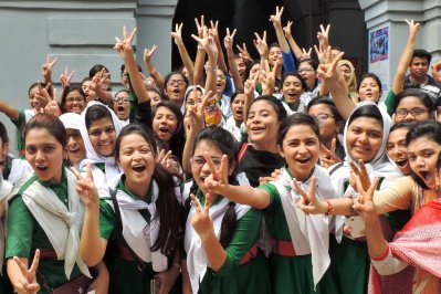 ফল প্রকাশের পর শিক্ষার্থীদের উল্লাস
