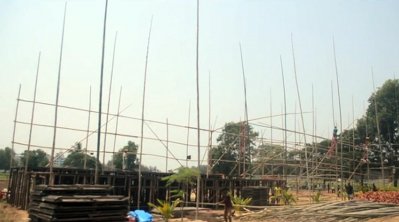 চলছে মঞ্চ তৈরির কাজ
