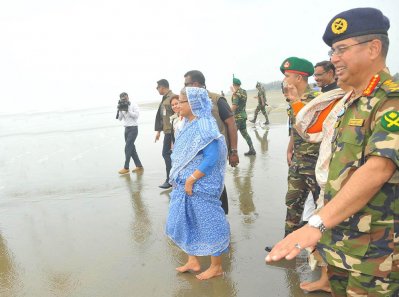 সাগরপাড়ে প্রধানমন্ত্রী শেখ হাসিনা