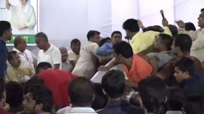 বিএনপির কর্মিসভায় হাতাহাতি