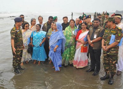 সাগরপাড়ে প্রধানমন্ত্রী শেখ হাসিনা